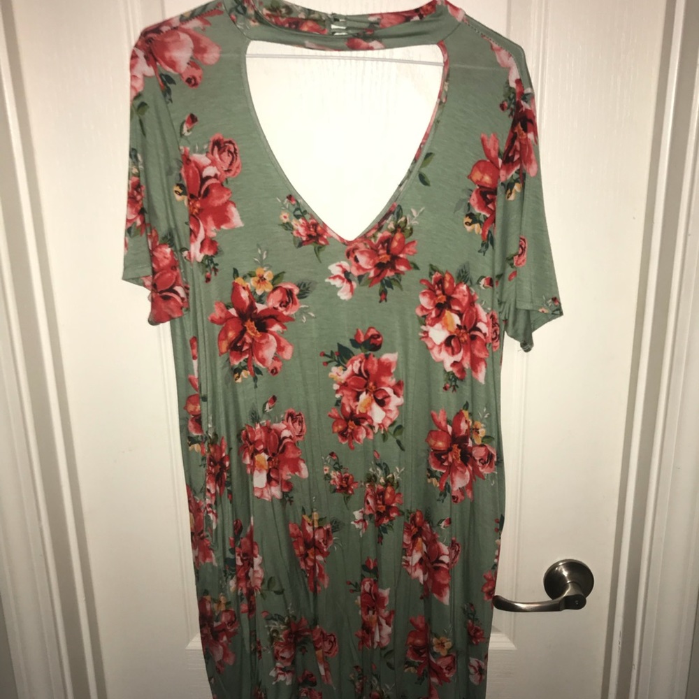 Green and red roses t-shirt dress